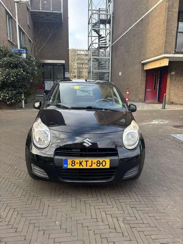 Zwart Gebruikt 2013 Suzuki Alto Hatchback | € 3.299 (Goede deal) - Afbeelding 1/4