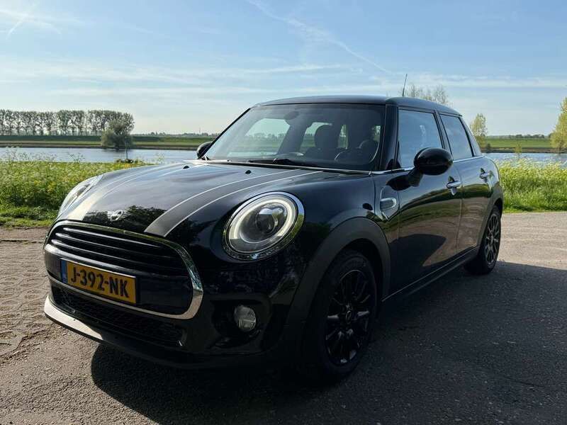 Zwart Gebruikt 2016 Mini Cooper Hatchback | € 12.945 (Goede deal) - Afbeelding 1/4