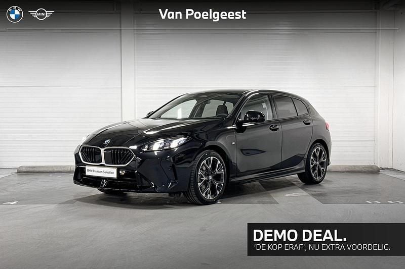 Zwart, metallic lak Gebruikt 2025 BMW 120 M Sport Hatchback | € 37.900 (Goede deal) - Afbeelding 1/4