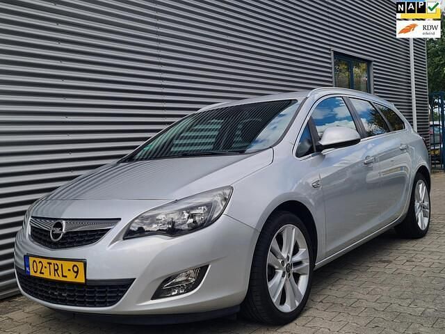 Grijs, metallic lak Occasion 2012 Opel Astra Sport Stationwagen | € 3.995 (Eerlijke prijs) - Afbeelding 1/4