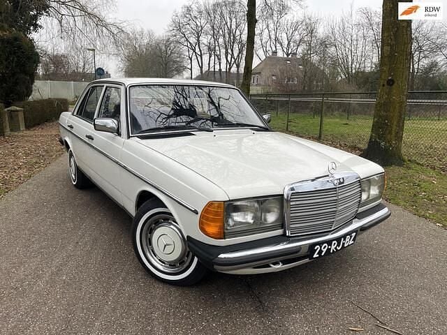 Wit Occasion 1979 Mercedes 200 Sedan | € 13.975 - Afbeelding 1/4