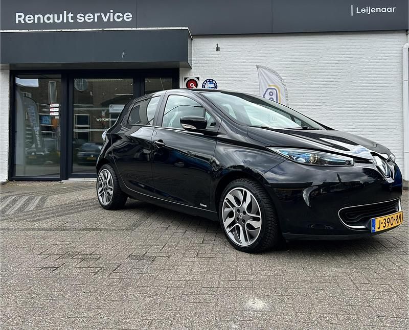 Zwart Occasion 2016 Renault Zoe Zen Hatchback | € 6.950 (Iets duurder) - Afbeelding 1/4