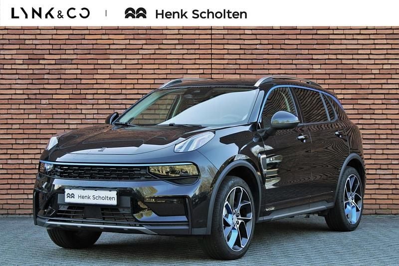 Zwart Nieuw 2025 Lynk & Co 01 SUV | € 36.750 (Iets duurder) - Afbeelding 1/4