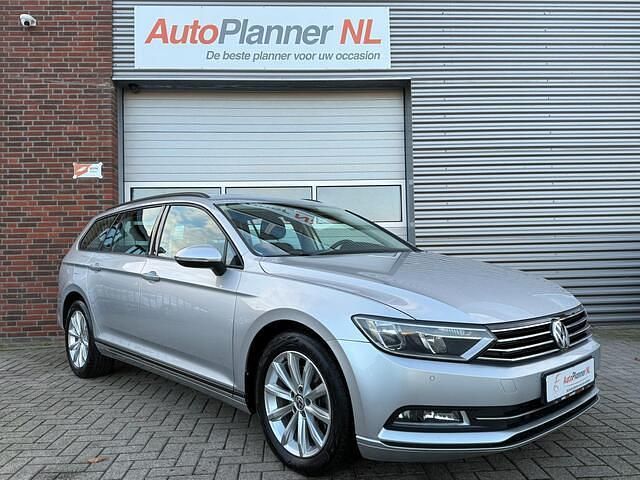 Grijs Occasion 2015 VW Passat Stationwagen | € 14.744 (Eerlijke prijs) - Afbeelding 1/4