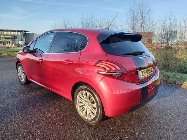 Occasion Peugeot 208 Allure 111 PK (81 kW) 2019 Rood Hatchback
