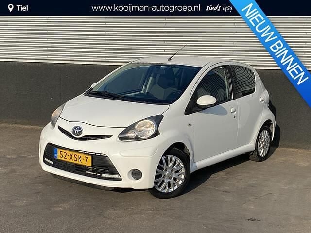 Wit Gebruikt 2012 Toyota Aygo Hatchback | € 4.900 (Eerlijke prijs) - Afbeelding 1/4