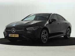 Zwart, metallic lak Gebruikt 2024 Mercedes 250 AMG Sedan | € 42.750 (Super prijs) - Afbeelding 1/3
