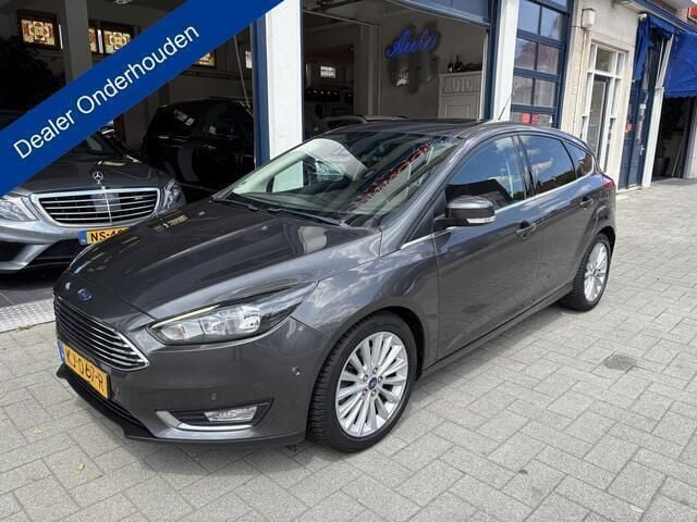 Grijs Gebruikt 2016 Ford Focus Titanium Hatchback | € 8.950 (Eerlijke prijs) - Afbeelding 1/4
