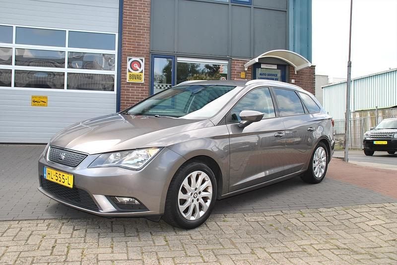 Grijs Gebruikt 2015 Seat Leon CONNECT Stationwagen | € 7.500 (Goede deal) - Afbeelding 1/4