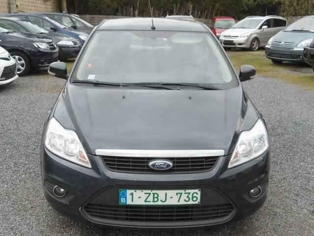 Grijs Gebruikt 2010 Ford Focus Trend Sedan | € 2.300 (Goede deal) - Afbeelding 1/4
