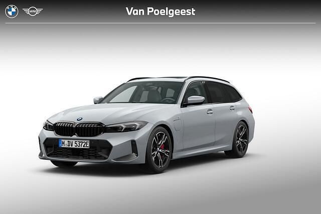 Grijs Nieuw 2025 BMW 330 Comfort Edition Stationwagen | € 71.072 - Afbeelding 1/4
