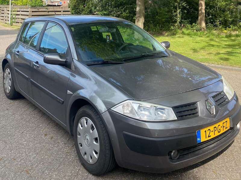Groen Gebruikt 2003 Renault Mégane II Hatchback | € 600 (Goede deal) - Afbeelding 1/4