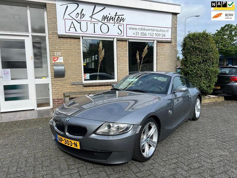 Grijs, metallic lak Gebruikt 2007 BMW Z4 Executive Coupé | € 19.950 (Eerlijke prijs) - Afbeelding 1/4