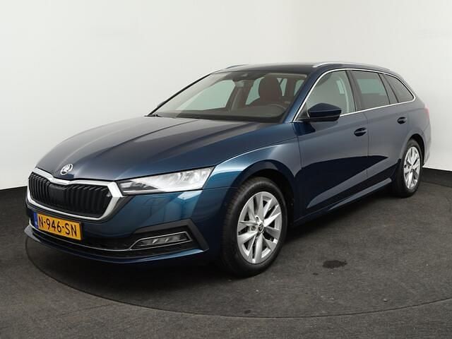 Blauw Occasion 2022 Skoda Octavia Business Line Stationwagen | € 22.850 (Eerlijke prijs) - Afbeelding 1/4