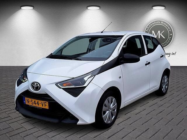 Wit Occasion 2022 Toyota Aygo Hatchback | € 7.995 (Eerlijke prijs) - Afbeelding 1/4