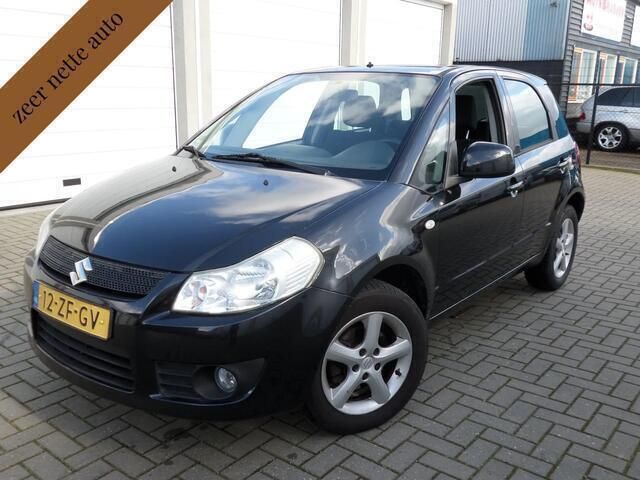 Zwart Gebruikt 2008 Suzuki SX4 Exclusive MPV | € 2.749 (Eerlijke prijs) - Afbeelding 1/4