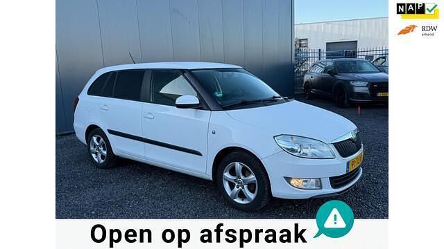 Wit (metallic) Occasion 2012 Skoda Fabia GreenLine Stationwagen | € 1.899 (Goede deal) - Afbeelding 1/4