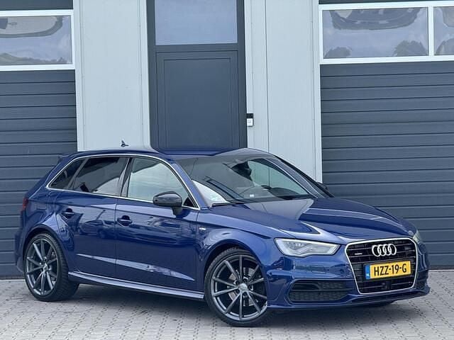 Blauw Gebruikt 2013 Audi A3 Sportback S-Line Hatchback | € 16.995 (Iets duurder) - Afbeelding 1/4