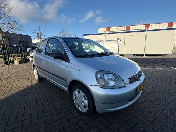 Occasion Toyota Yaris Sol 86 PK (63 kW) 2002 Grijs Hatchback