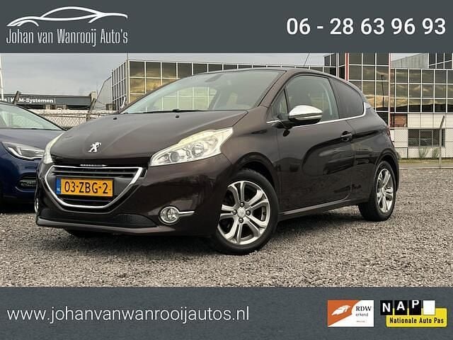 Rood Gebruikt 2012 Peugeot 208 Allure Hatchback | € 5.650 (Goede deal) - Afbeelding 1/4
