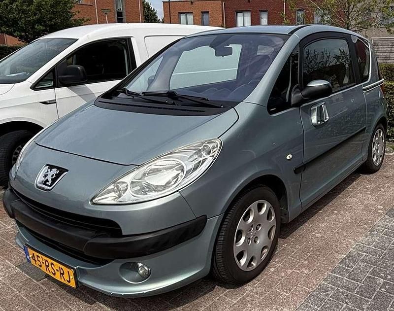Grijs Gebruikt 2005 Peugeot 1007 MPV | € 1.500 (Super prijs) - Afbeelding 1/4