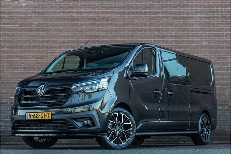 Zwart (metallic) Occasion 2024 Renault Trafic LIMITED MPV | € 34.950 (Super prijs) - Afbeelding 1/3