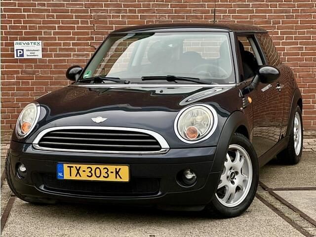 Zwart, metallic lak Gebruikt 2007 Mini ONE Hatchback | € 3.450 (Eerlijke prijs) - Afbeelding 1/4