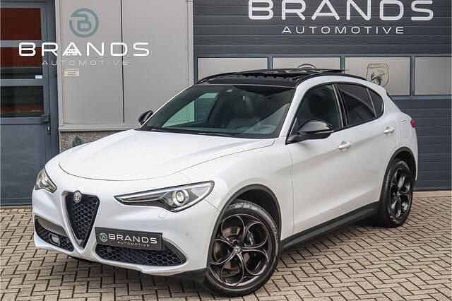 Wit Gebruikt 2018 Alfa Romeo Stelvio Super SUV | € 28.950 (Eerlijke prijs) - Afbeelding 1/4