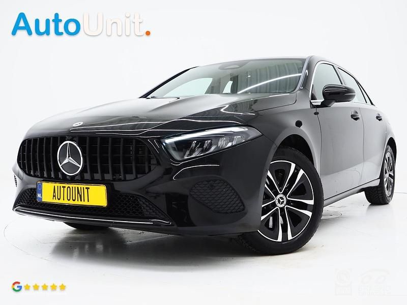 Zwart Gebruikt 2023 Mercedes A250 Hatchback | € 28.840 (Super prijs) - Afbeelding 1/4