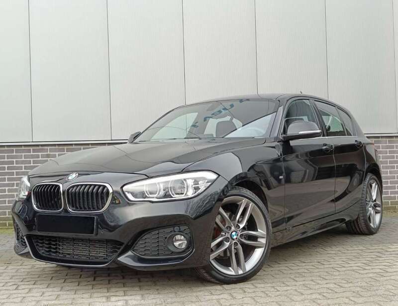 Zwart Gebruikt 2018 BMW 118 Executive Hatchback | € 20.995 (Eerlijke prijs) - Afbeelding 1/4