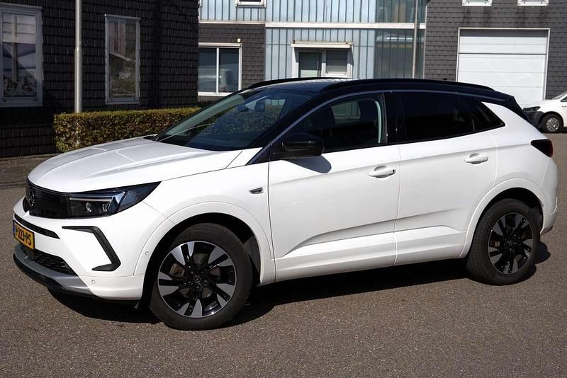Wit Gebruikt 2022 Opel Grandland X Ultimate SUV | € 15.000 (Goede deal) - Afbeelding 1/4