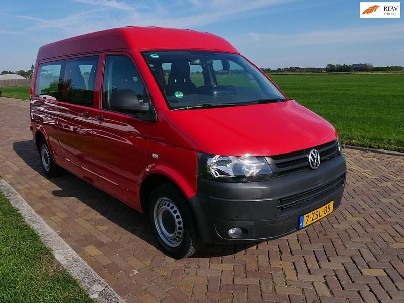 Rood Gebruikt 2015 VW T5 Highline Van | € 19.360 (Duur) - Afbeelding 1/3