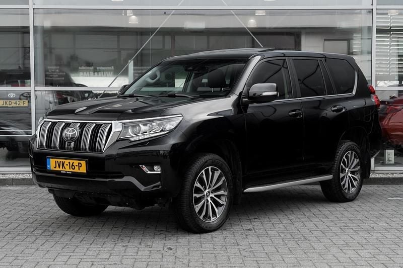 Zwart Occasion 2018 Toyota Land Cruiser Executive SUV | € 70.549 - Afbeelding 1/1