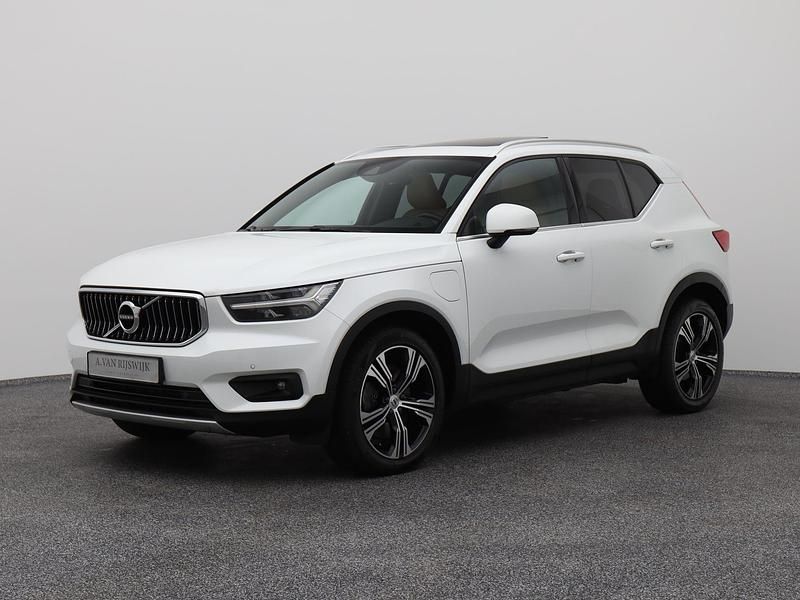 Zwart (metallic) Gebruikt 2020 Volvo XC40 Inscription SUV | € 28.750 (Eerlijke prijs) - Afbeelding 1/4