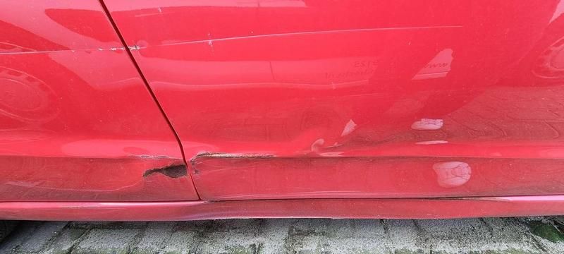 Rood Gebruikt 2010 Nissan Pixo Acenta Hatchback | € 1.399 (Goede deal) - Afbeelding 1/4