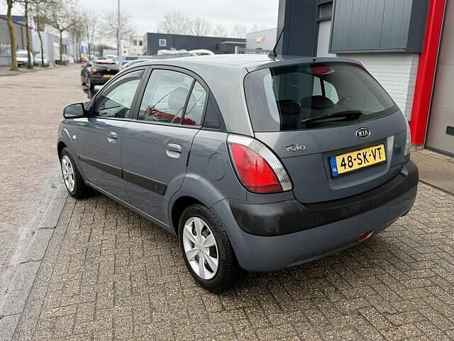 Occasion Kia Rio 97 PK (71 kW) 2006 Grijs Hatchback