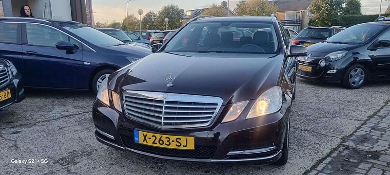 Bruin Occasion 2011 Mercedes E200 Business Stationwagen | € 7.999 (Goede deal) - Afbeelding 1/4