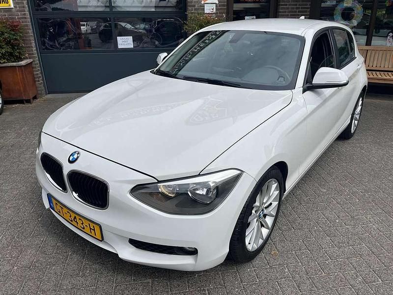 Wit Gebruikt 2012 BMW 116 Executive Hatchback | € 9.250 (Eerlijke prijs) - Afbeelding 1/4
