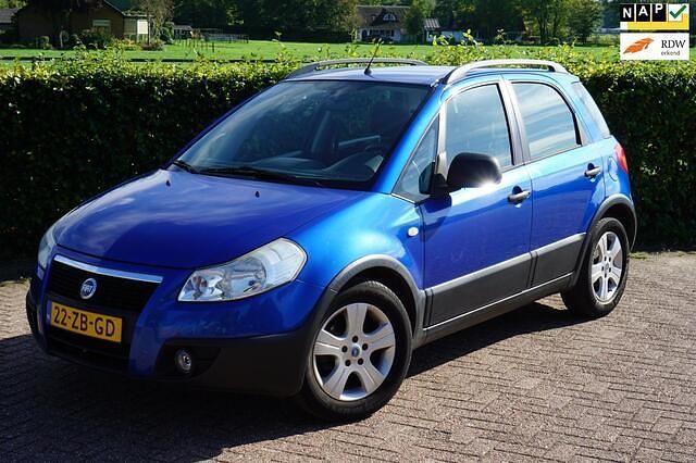 Blauw, metallic lak Gebruikt 2007 Fiat Sedici Dynamic SUV | € 4.250 (Eerlijke prijs) - Afbeelding 1/4