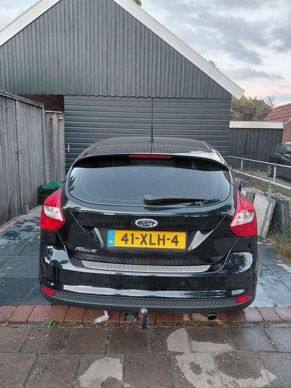 Zwart Gebruikt 2012 Ford Focus Hatchback | € 3.250 (Goede deal) - Afbeelding 1/4