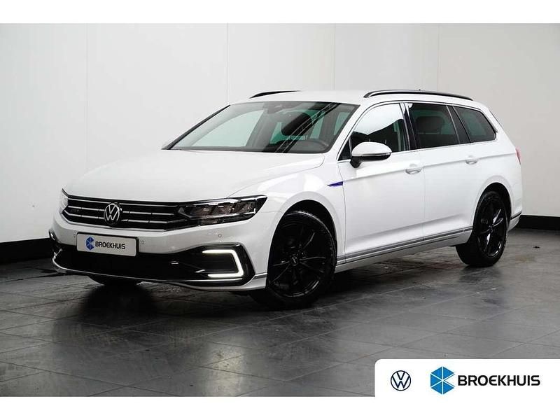 Wit Gebruikt 2021 VW Passat Business Stationwagen | € 23.900 (Goede deal) - Afbeelding 1/4