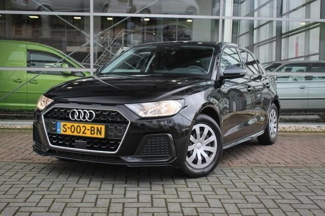 Zwart Gebruikt 2023 Audi A1 Sport Hatchback | € 19.250 (Eerlijke prijs) - Afbeelding 1/4
