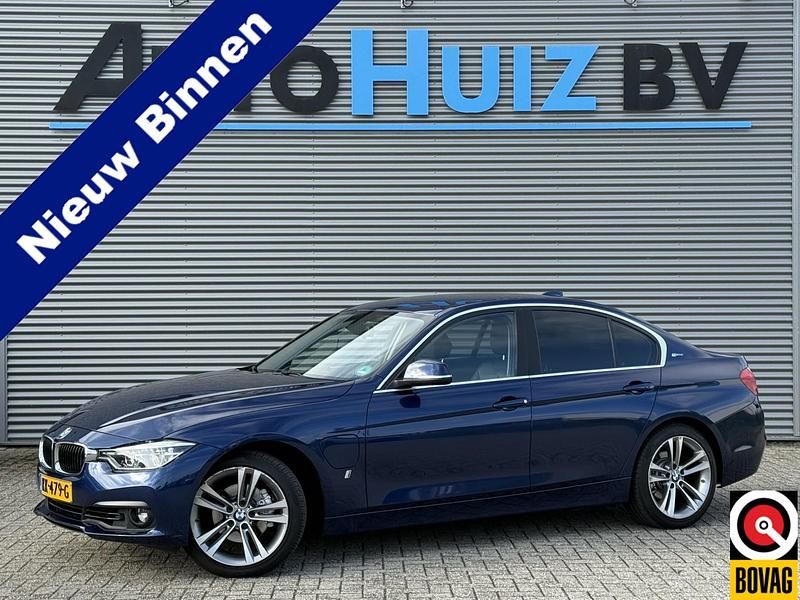 Blauw Gebruikt 2016 BMW 330e Executive Sedan | € 17.990 (Eerlijke prijs) - Afbeelding 1/4