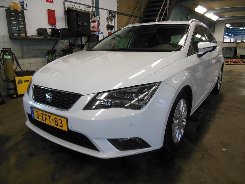 Wit Gebruikt 2014 Seat Leon ST Ecomotive Stationwagen | € 5.500 (Eerlijke prijs) - Afbeelding 1/4