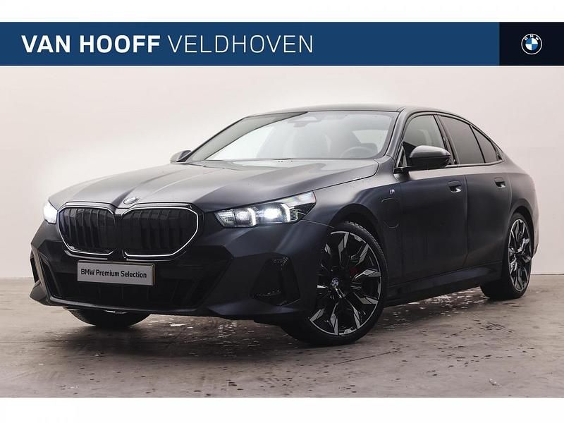 Grijs Occasion 2024 BMW 530e Sedan | € 62.950 (Eerlijke prijs) - Afbeelding 1/4