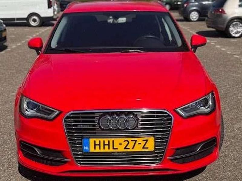 Rood Gebruikt 2015 Audi A3 Hatchback | € 10.500 (Super prijs) - Afbeelding 1/4