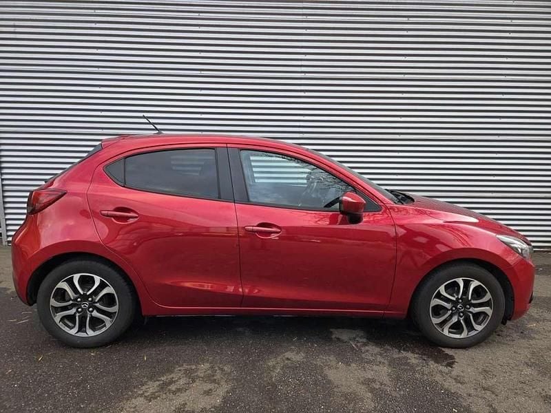 Rood (metallic) Gebruikt 2016 Mazda 2 Hatchback | € 9.950 (Goede deal) - Afbeelding 1/4