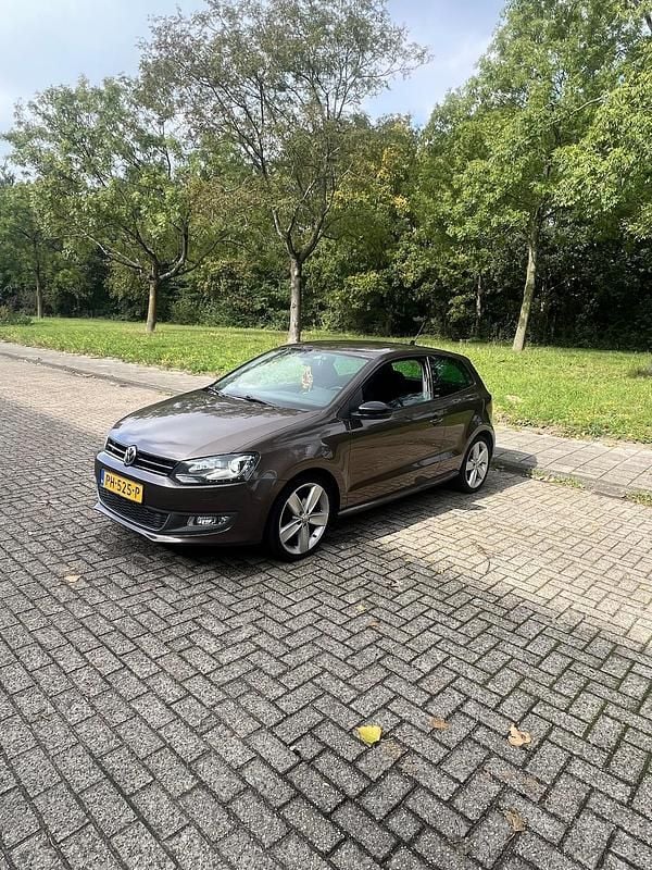 Bruin (metallic) Occasion 2011 VW Polo Highline Hatchback | € 4.000 (Goede deal) - Afbeelding 1/4