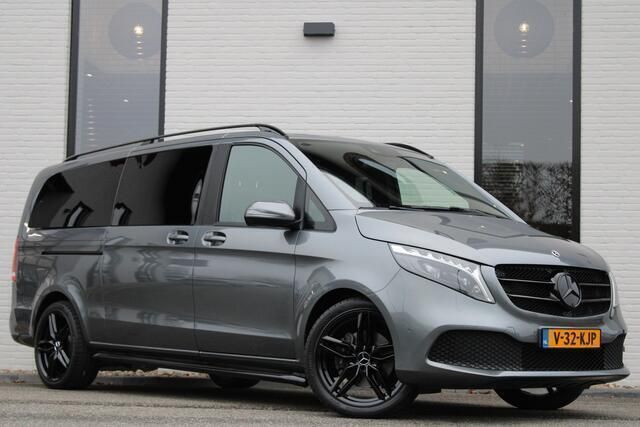 Grijs Gebruikt 2023 Mercedes V220 MPV | € 61.950 (Duur) - Afbeelding 1/4