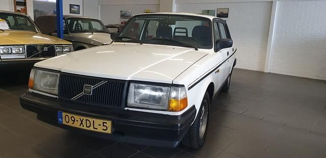 Wit Occasion 1988 Volvo 240 Sedan | € 7.750 - Afbeelding 1/4